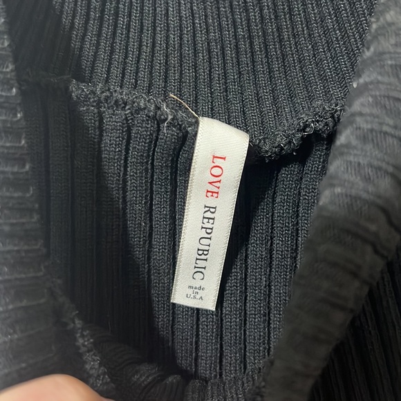 Ribbed Halter Top - Picture 3 of 5